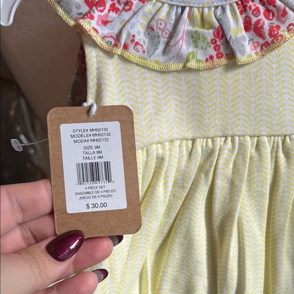 NEW Floral Baby Girl Infant 4-piece set: 2 shirts and 2 shorts Size 9 months - Picture 4 of 6